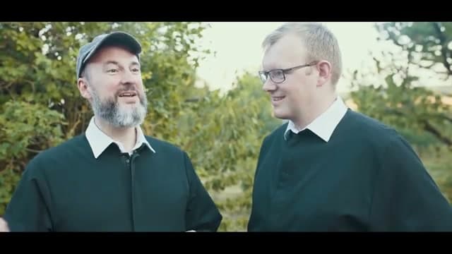 Two men in conversation, a film still from the 2019 GiG Festival edition in Germany.